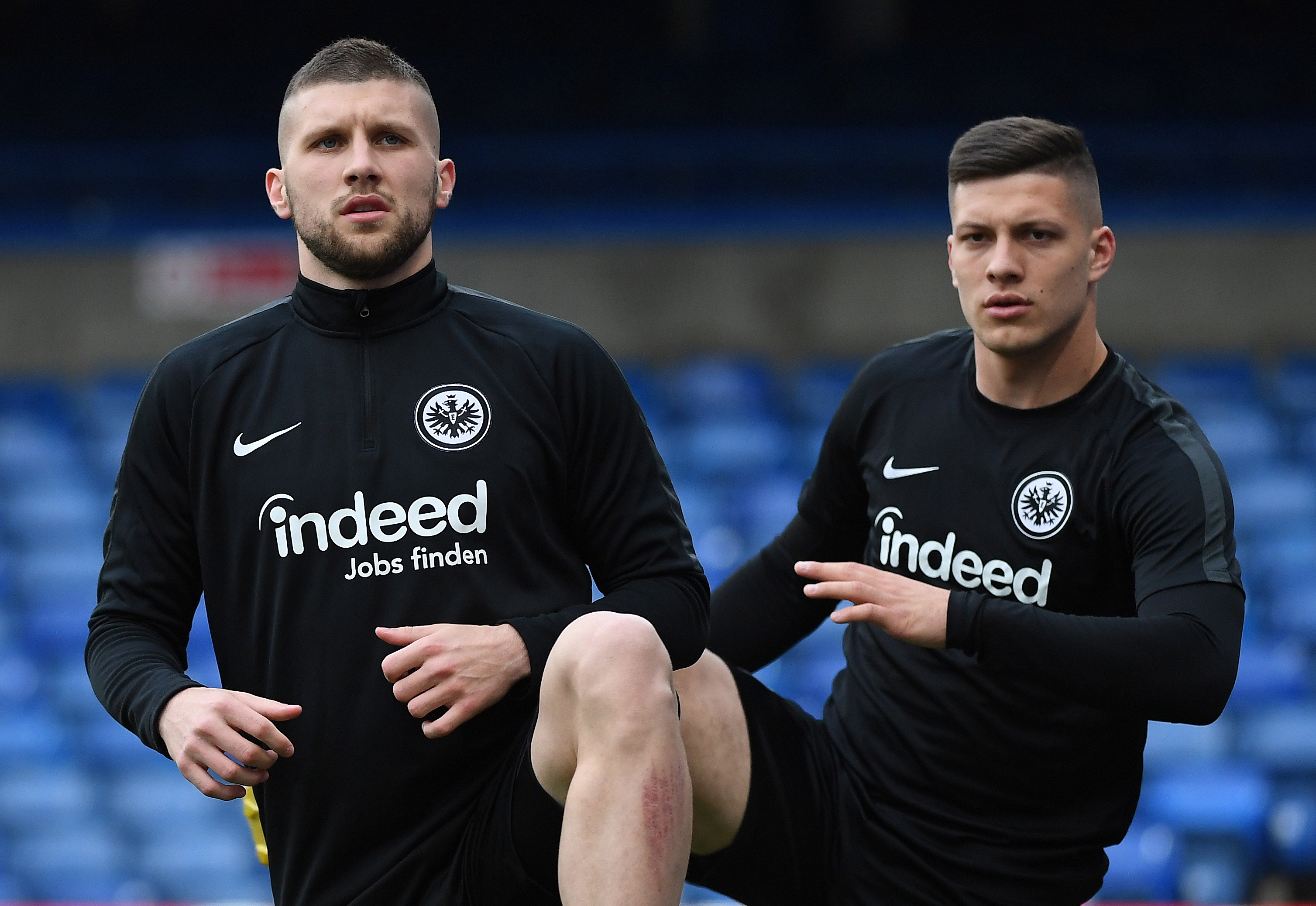 包含欧超杯赛前攻防权衡Uzi连续三场比赛得分超过状态火爆，网友：转会期法兰克福备战社区盾的词条