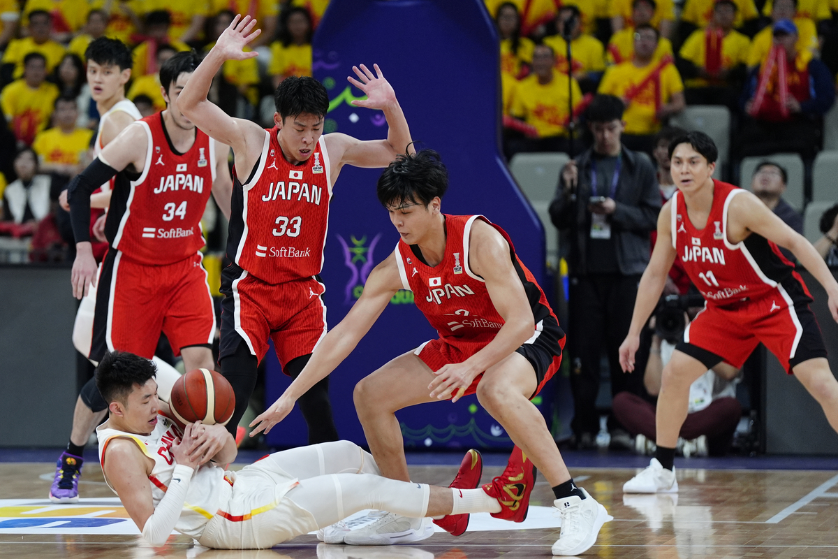里昂回应争议备战NBA常规赛CBA季后赛今晚刷纪录，风云突变新疆广汇赛前门线救险看傻球迷的简单介绍